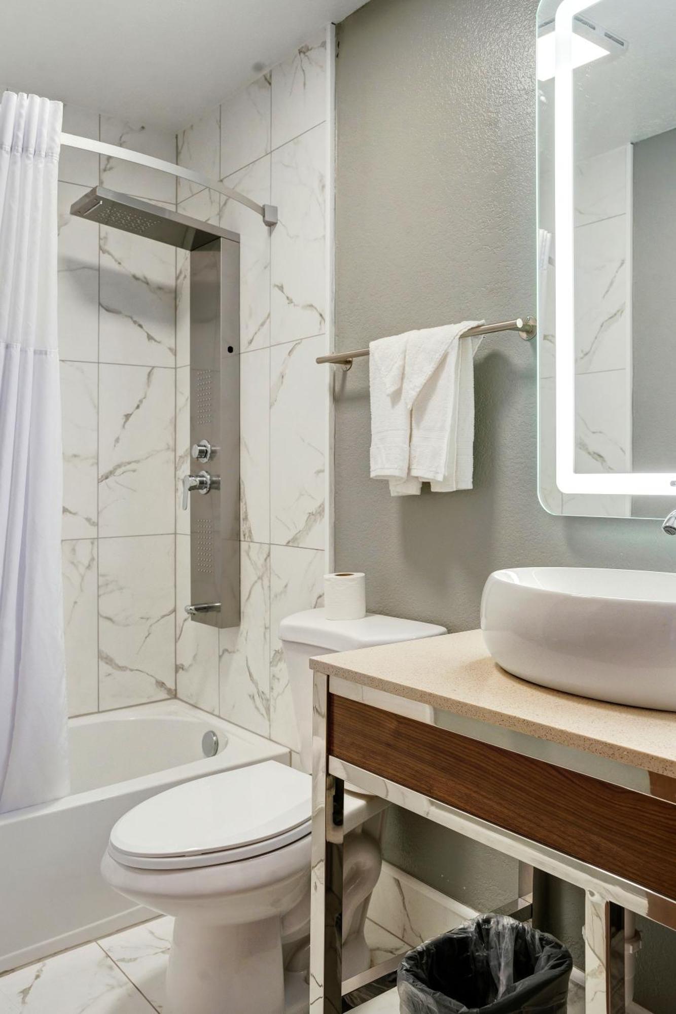 Queen Room with Two Queen Beds - Non-Smoking,1722925861:JPEG